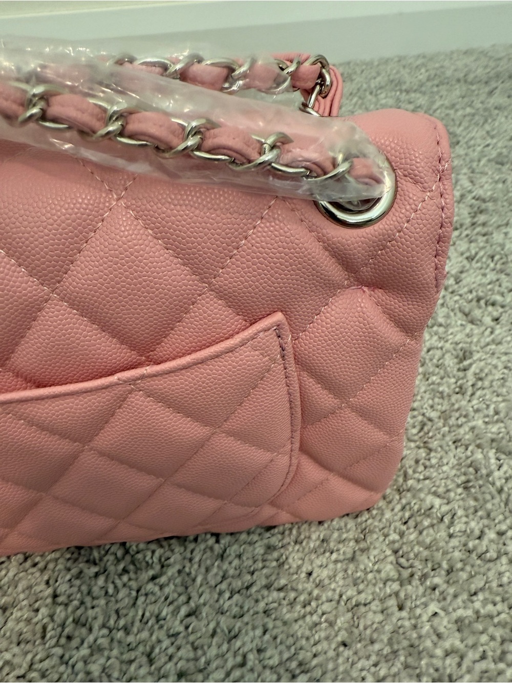 INSPIRED… Pink Quilted Chain-Handle Shoulder Bag with silver hardware - Picture 5 of 7